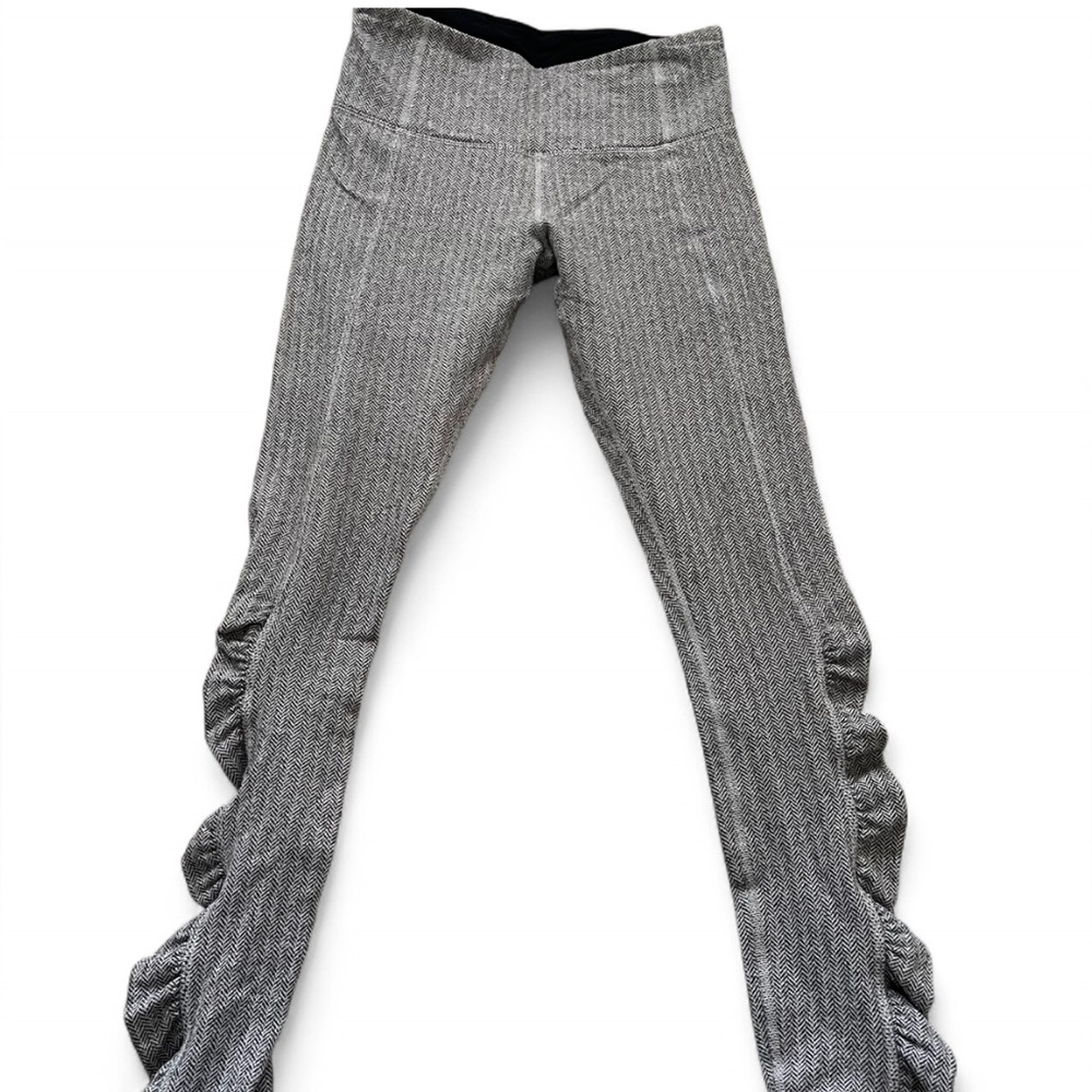GREY LULULEMON LEGGINGS!